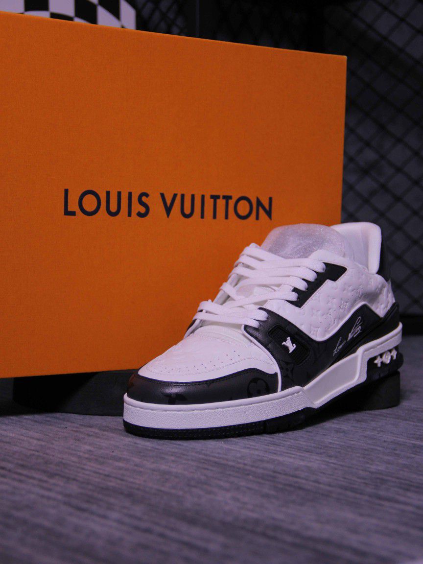 Brand new and Authentic Louis Vuitton Trainer Sneaker Black/white