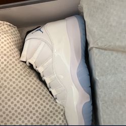 Jordan 11 Legend Blues Size 7
