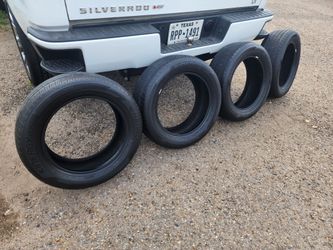 Vendo un Set completo  4llantas  son marca Yokohama las 4 son medida 215/55/R16 y la otra es 205/60/R16 es marca sentury es llanta de extra r16 5 birl