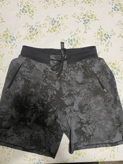 Lulu Lemon Short Men’s Small