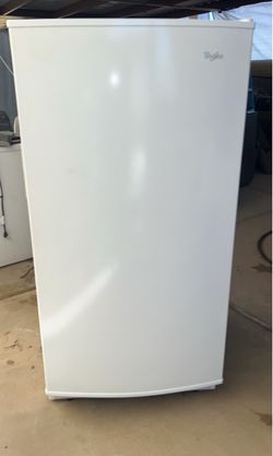 Whirlpool White Upright Freezer
