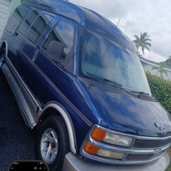 Camper Van 2001 Chevy Express 1500 V8 Gasolina 