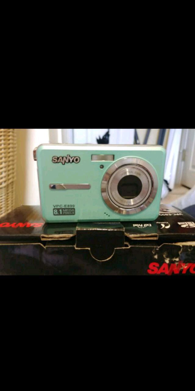 SANYO VPC-E890 Digital Camera
