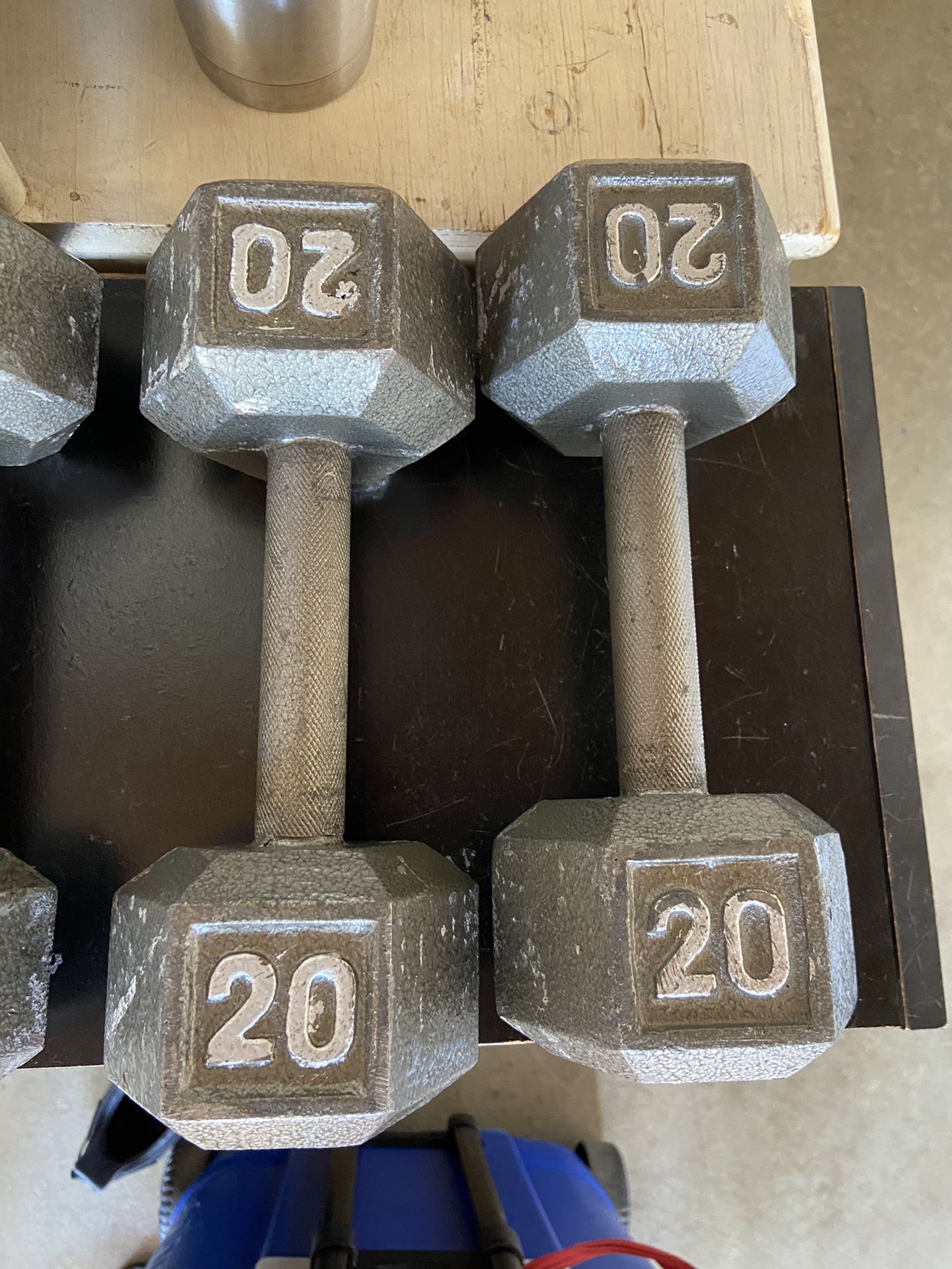 1 pair dumbbell 20lbs good condition pick up only