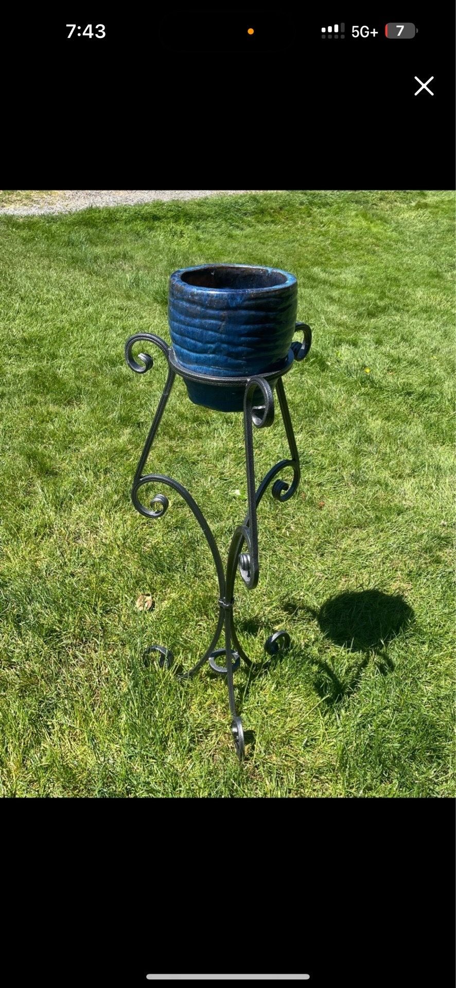 GORGEOUS PLANTER HOLDER WITH CERAMIC POT.