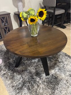 Round center table