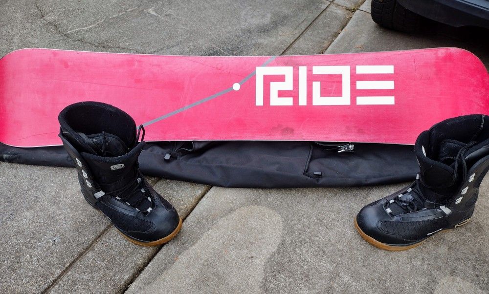 Ride Cue Series 152 Snowboard / With Bindings And Boots And Carrying Bag