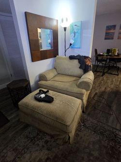 Oversized chair with ottoman
