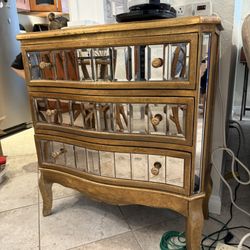 Gorgeous chest  32x35X 13- Pick Up At Santee