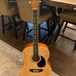 Kona Acoustics guitar model 394D
Student guitar