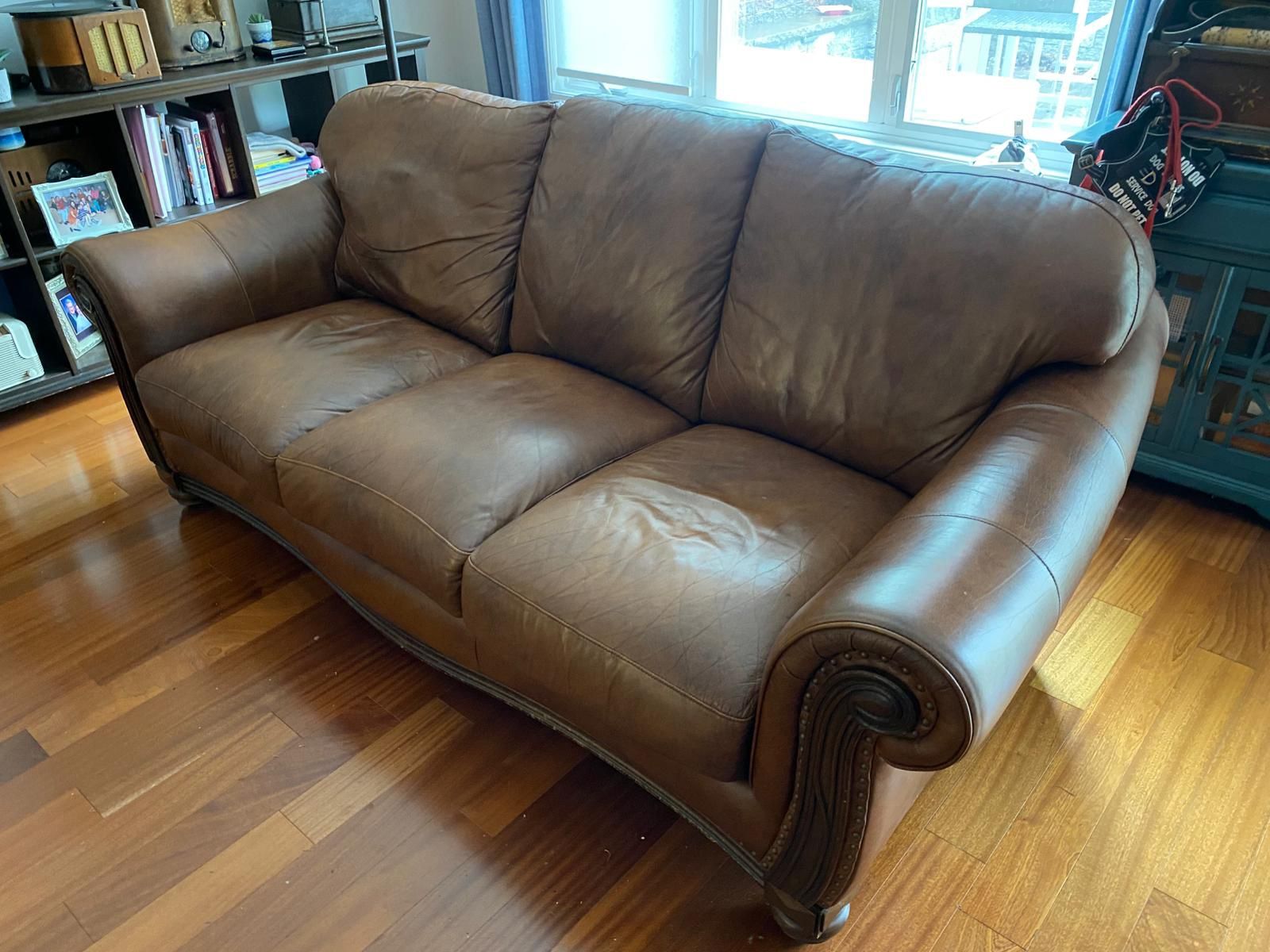 FREE DELIVERY 🚚 AND INSTALLATION - Genuine Leather Brown SoFa (Look our profile for more)