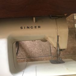 Singer Sewing  Machine 