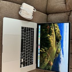 2019/2020 MacBook Pro 16”, i7 2.6ghz 6 Cores, 32gb ram,512gb.4GB graphic,33 Battery Cycles, Excellen