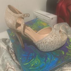 Light Pink With sparkles Heels Size 7.5