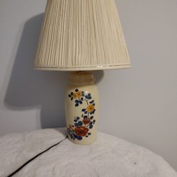 ANTIQUE LAMP BEAUTIFUL 