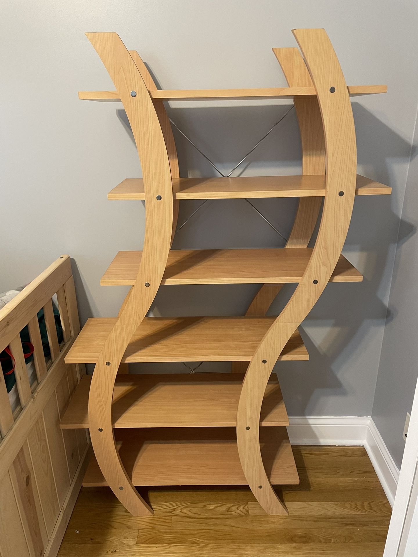Curved shelf