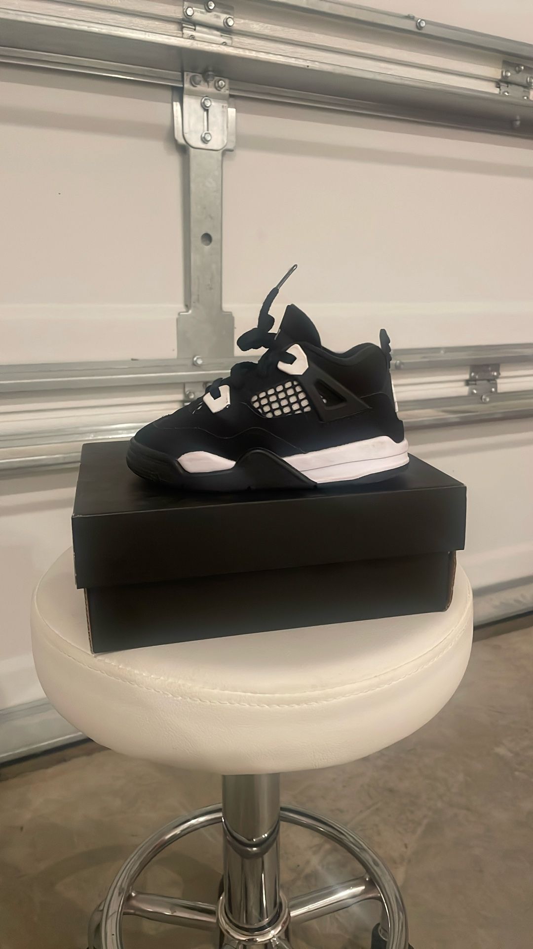 Black White Black Jordan 4