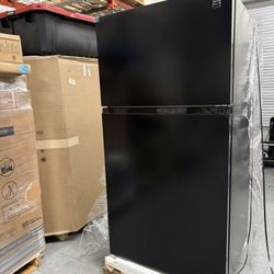 Kenmore 33 in. 20.4 cu. ft Capacity Refrigerator/Freezer with Full-Width Adjustable Glass Shelving, Humidity Control Crispers, Ice Maker, ENERGY STAR 