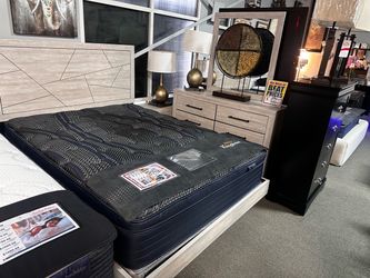 Stunning bedroom set! 🏠🤍✨ Easy Financing!