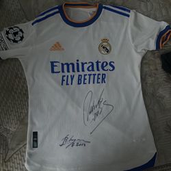 Signed Shirt Of Roberto Carlos And Emilio Butragueño