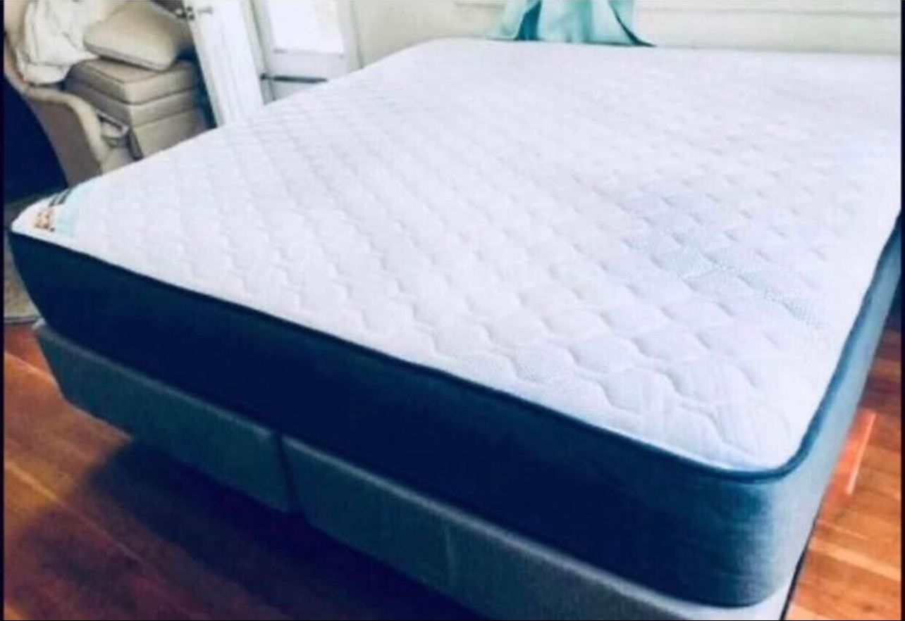 King Size Mattress 12”thick Very Comfortable+Quality Foam Encased Brand New In plastic Delivery 🚚 Available