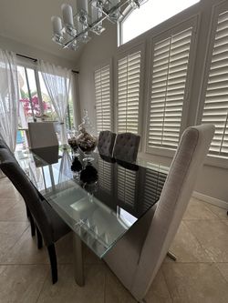 Modern Dinning Table