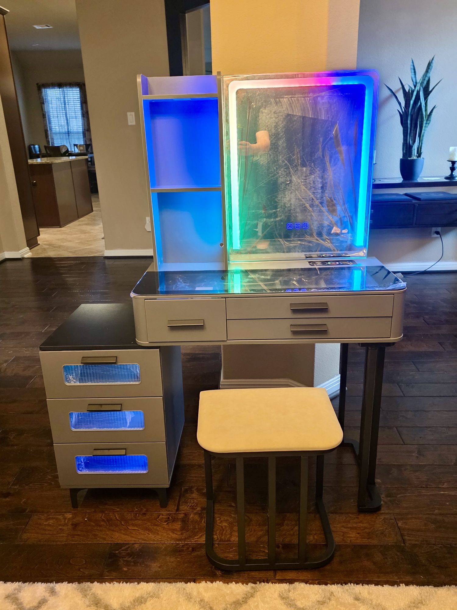 FREDEES Makeup Vanity Desk Set with Mirror & Lights, Charging Station