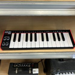 Akai LPK25 (With Box)