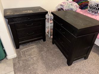 2 Nightstands