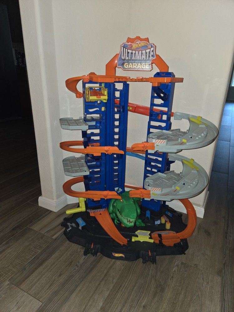 Hot Wheels HW Ultimate Garage Playset