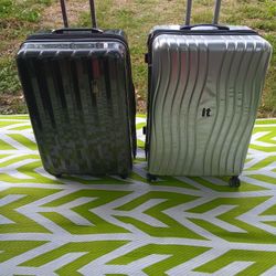 NICE LARGE PULL ALONG LUGGAGE 