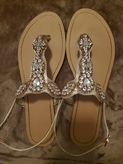 Like new. Only worn 1 time for a wedding . Paid 50 for them. Asking 25$