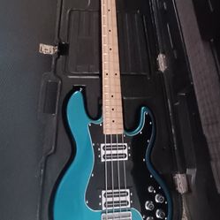 1984 Peavey T-40 Bass Guitar