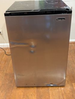 *NEW* 4.5 Cu. Ft. Mini