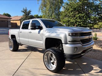 Chevrolet Silverado 4x4 Lifted Crew Cab Truck