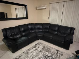 Really nice leather recliner couch