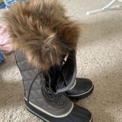 Snow Boots Size 6