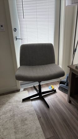 Criss cross chair