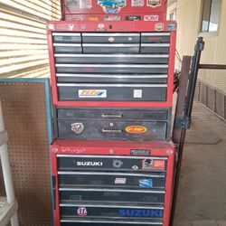 Husky Rollaway Tool Boxes/17 Drawers