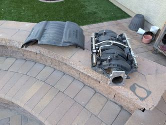 LS intake manifold with injectors and fuel rails