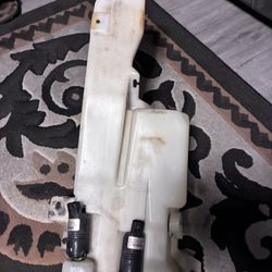 2001 Suburban Windshied Washer Reservoir 