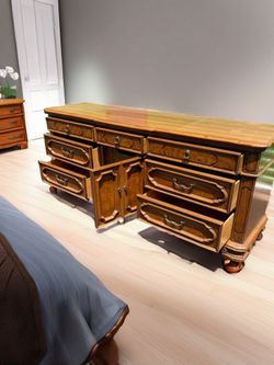 FREE DELIVERY 🚚 Traditional Walnut Triple Dresser – 6 Drawers & Center Cabinet Storage