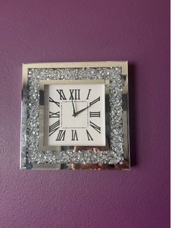 Wall clock with wall decor