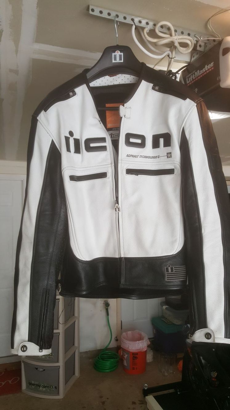 LARGE IICON LEATHER JACKET