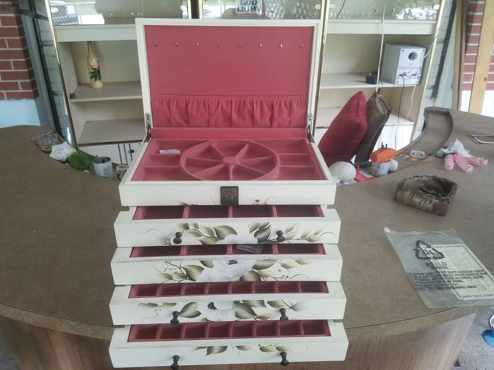thomas pacconi classics jewelry box