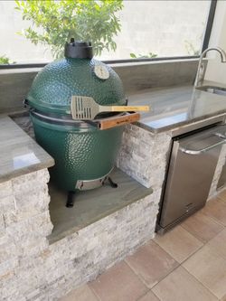 Big Green Egg Kamado Ceramic Grill