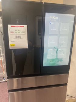 Samsung Bespok AI Counter Dept family Hub 23-cu ft Door 36 in wide with Dual Ice Maker  Charcoal glass top with staysteel bottom panels Energy Star Ce