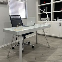Desk/Office Desk and Chair