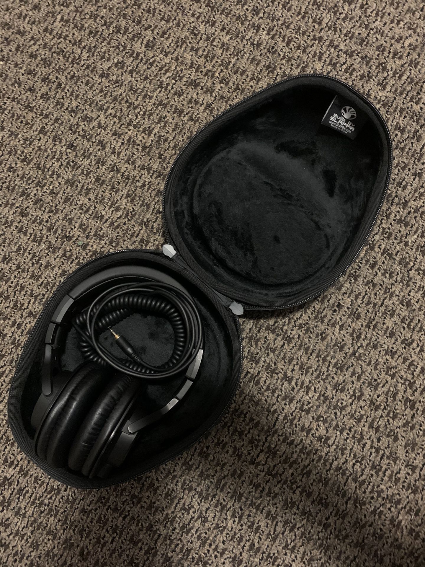 Audio Technica ATH-M40x Headphones + Hard Headphones Case