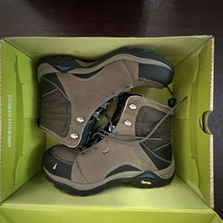 Ahnu Montana Size 9 Ladies Leather Waterproof Hiking Boots With Vibram Soles